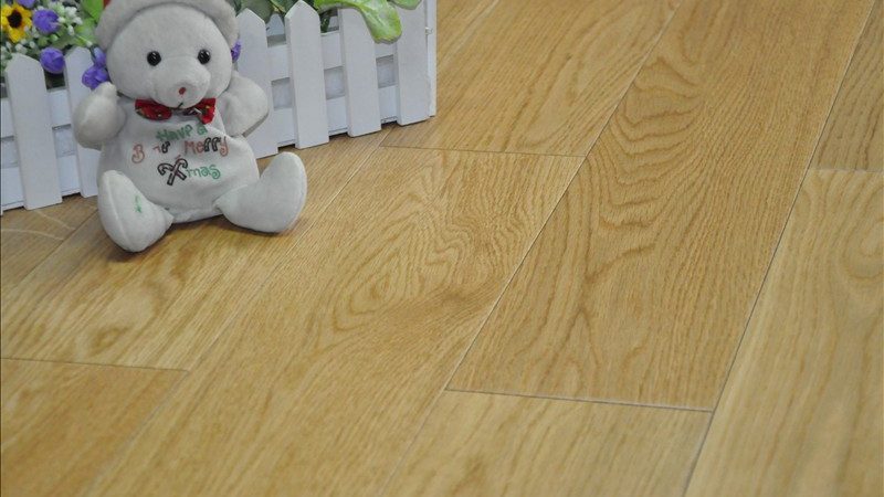 实木复合地板与强化地板：揭秘它们的“内在差异”**